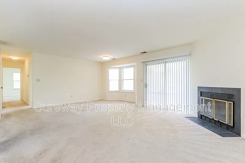 Building Photo - 117 Rainier Ct #8