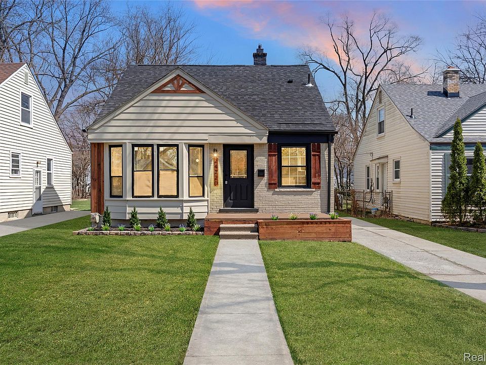 1st image of 24220 Cloverlawn Ave
