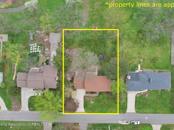 6186 Skyline Dr, East Lansing, MI 48823
