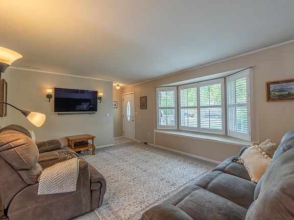 4th image of 2668 Vassar St SE
