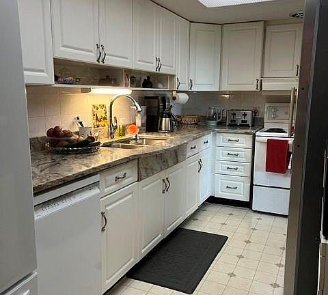 5th image of 5125 Riverside Dr E #902
