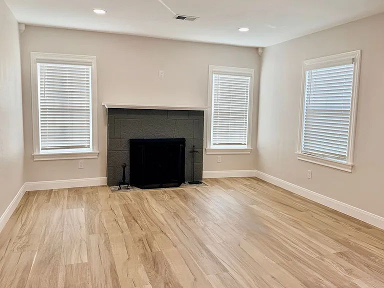 1214 Donaldson Ave — Photo 2