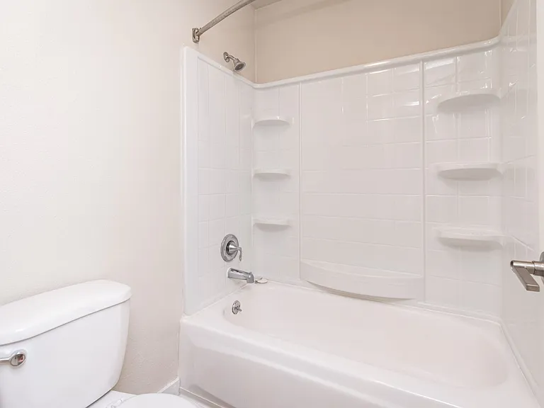Riverbend Apartments — Photo 19