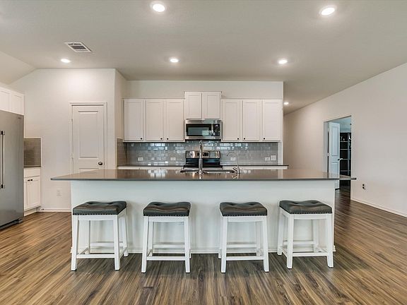 5th image of 317 Colthorpe Ln