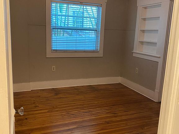 4th image of 215 6th Ave NE #2