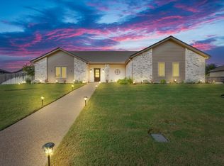 493 Twisted Oak Ln, Crawford, TX 76638