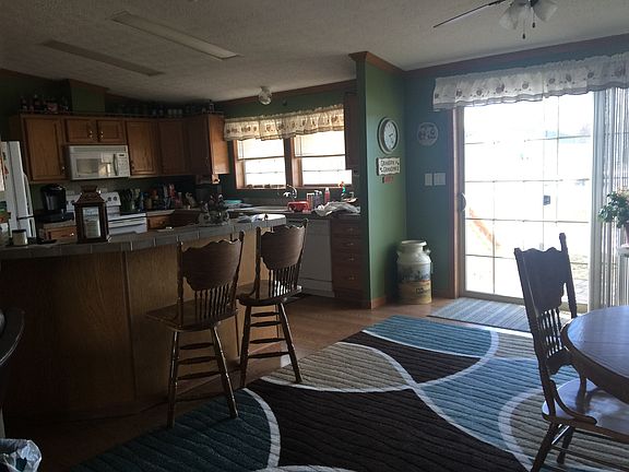 Kitchen/bar area