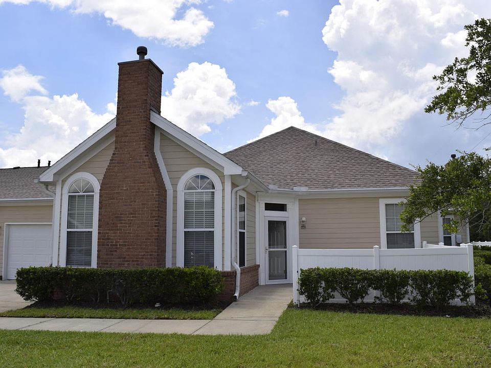 1st image of 4327 Edgewater Crossing Dr #7-1