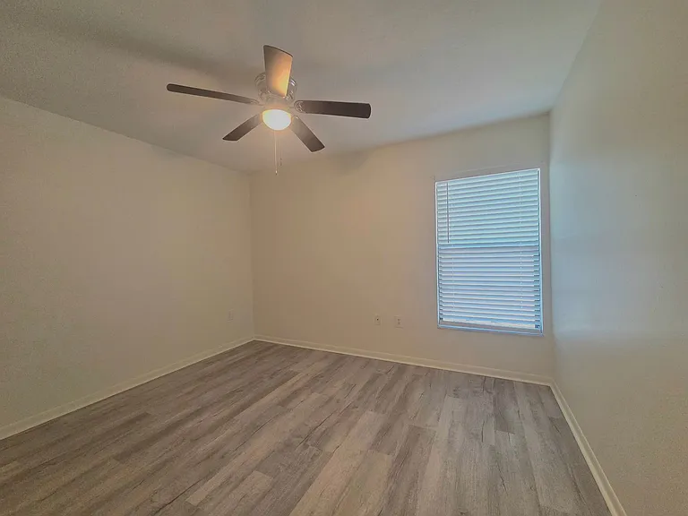 1902 Crystal Grove Dr — Photo 11