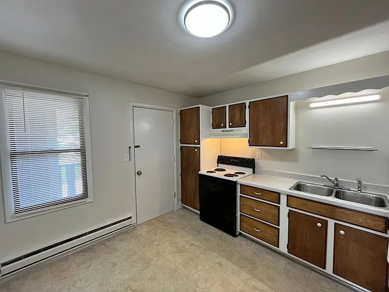 203 E Front St — Photo 11