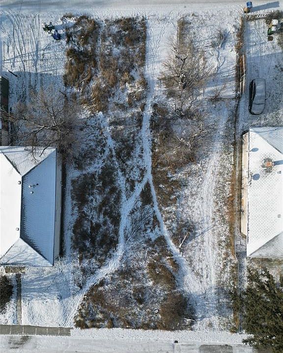 2nd image of 820 Robinson STREET