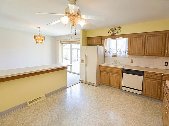 3rd image of 11289 Gordon Dr