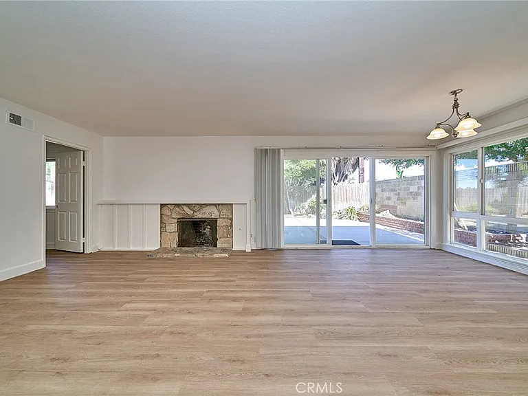 27916 Alvarez Dr — Photo 8