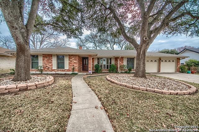 1st image of 414 Balfour Dr