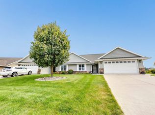 1123 Spring Lake Dr, De Pere, WI 54115