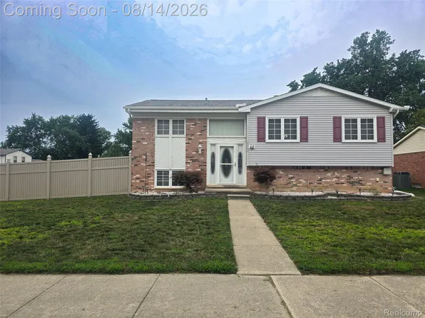 22792 Armstrong Ave, Brownstown, MI 48193