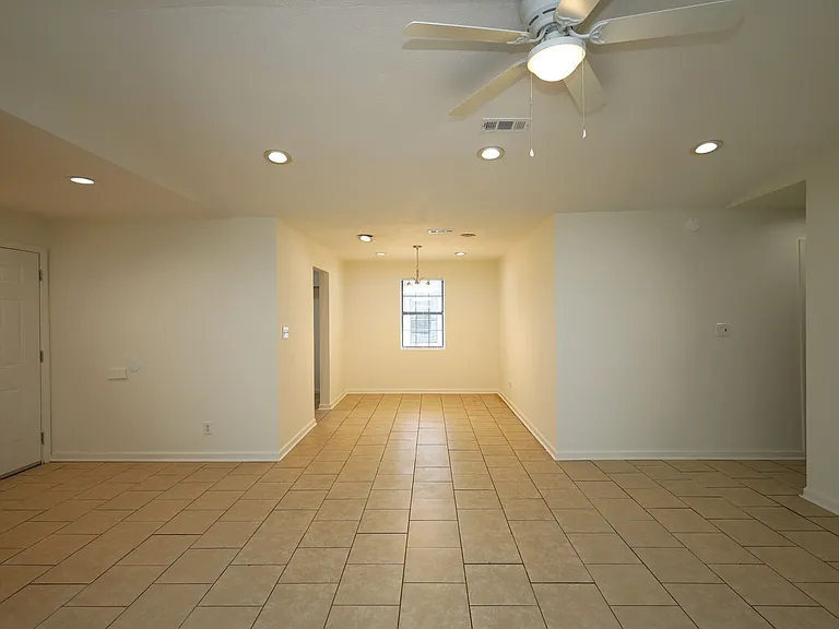 2816 Kirkwood Cir — Photo 3