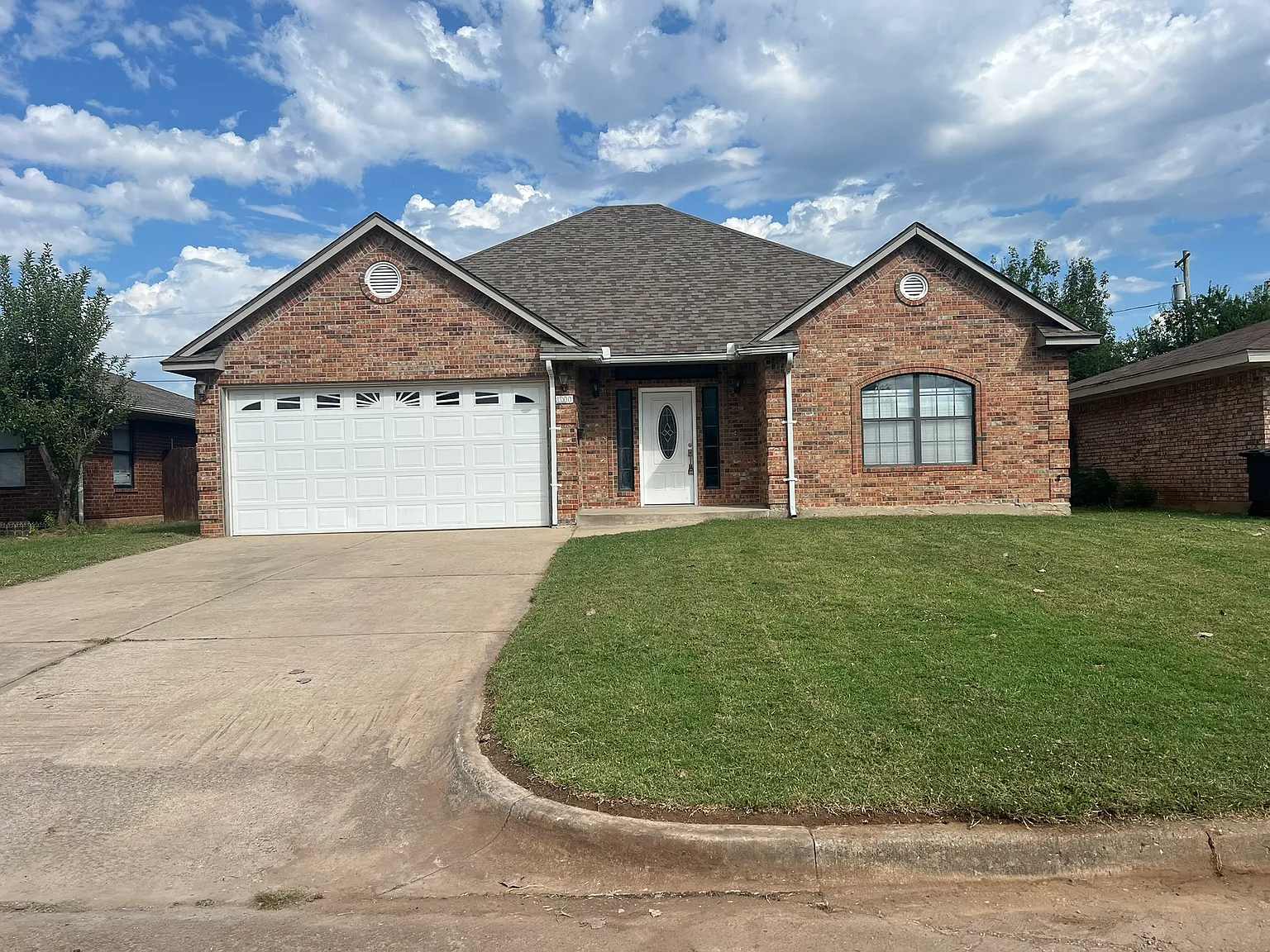 3 bed, 1558 sqft, $1,600 — Photo 1