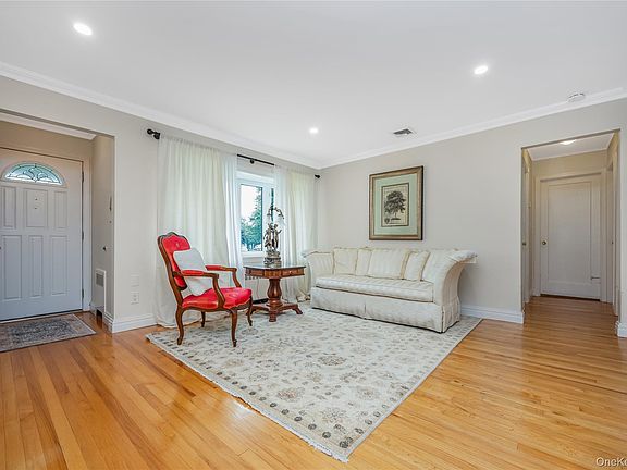 4th image of 65 Colonial Drive