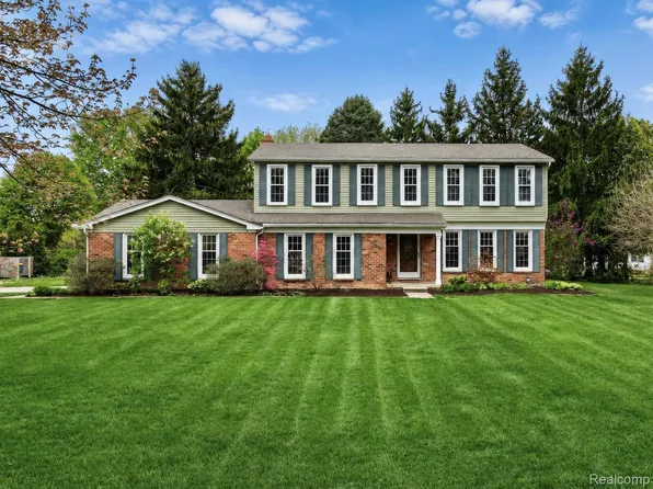 5028 Aintree Rd, Rochester, MI 48306