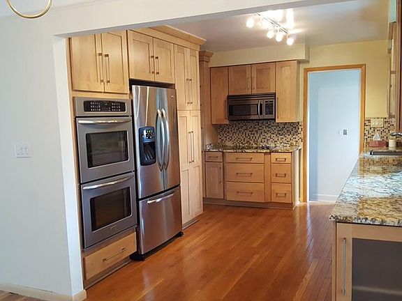 2nd image of 7256 Chateau Dr