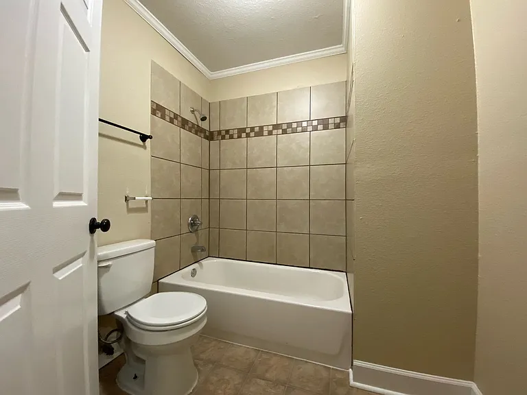 434 Sullivan Dr — Photo 3