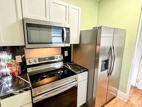 3rd image of 615 S 33rd St