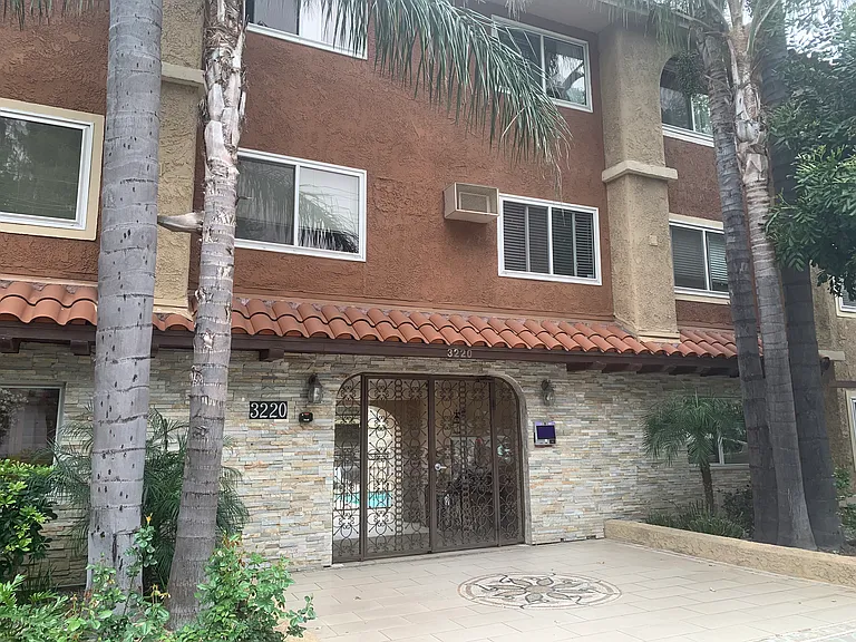 3220 Altura Ave #213 — Photo 1