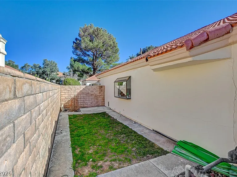 5429 Painted Sunrise Dr — Photo 52