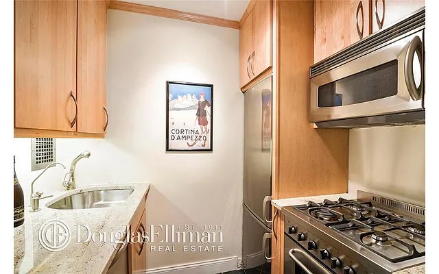 Rented by Douglas Elliman | media 20