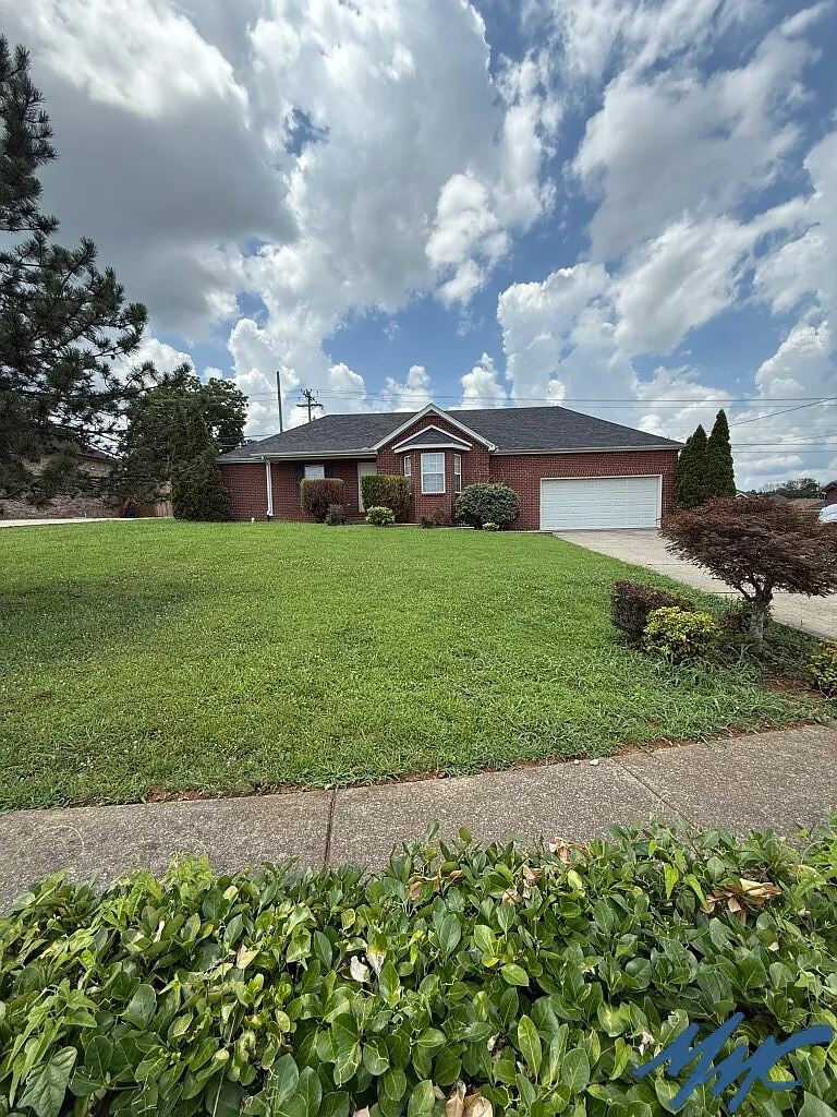 3 bed, 2.0 bath, 1032 sqft, $1,895 — Photo 1