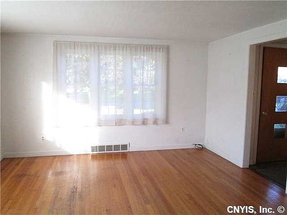 3rd image of 211 Sunnybrook Dr