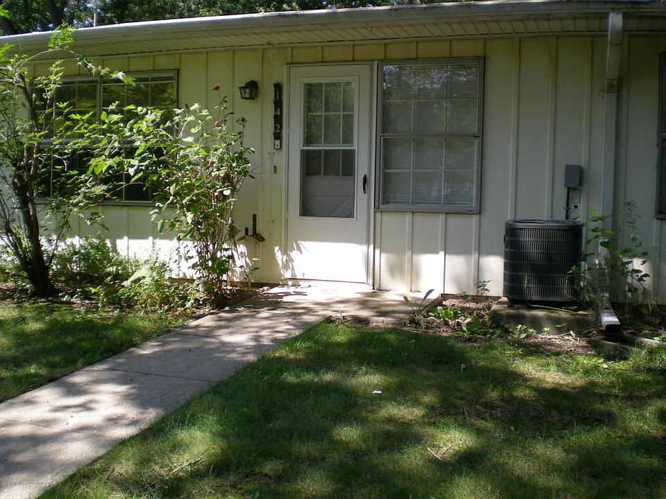 1st image of 142B Farrington Ct #100B