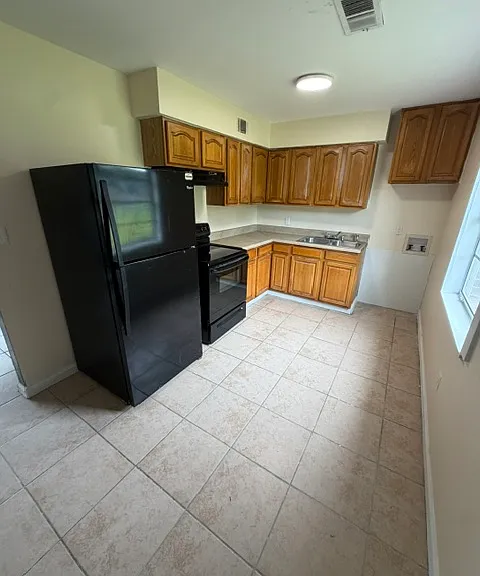 838 Sherwood Dr — Photo 3