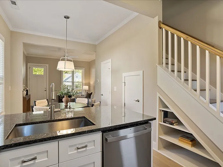 320 Gray Ave #A — Photo 16