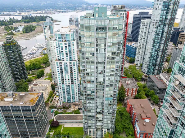 1239 Georgia St W #2304, Vancouver, BC V6E 4R8