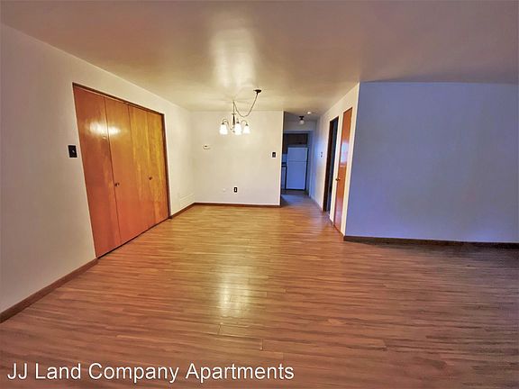 5th image of 374 1/2 S Pacific Ave APT 1