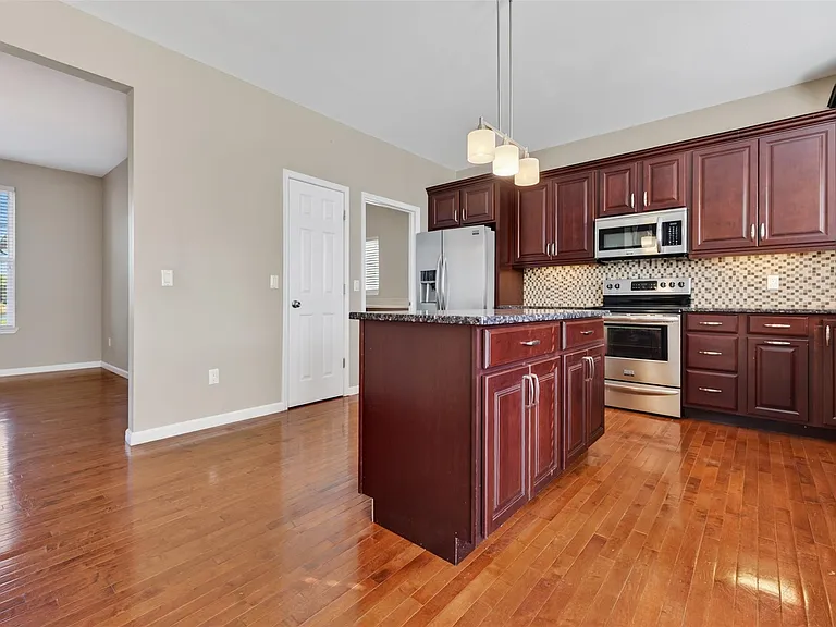 699 Bay Pointe Dr — Photo 16