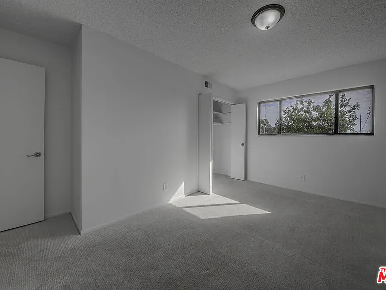 2106 W 166th St — Photo 31