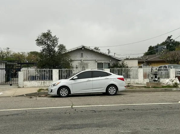 13070 Foothill Blvd, Sylmar, CA 91342
