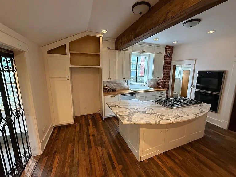 1414 S Carson Ave — Photo 8