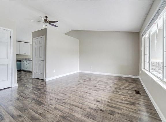 4th image of 2584 W Brucemont Dr