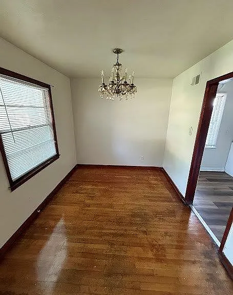 3540 Edgeware Rd W — Photo 10