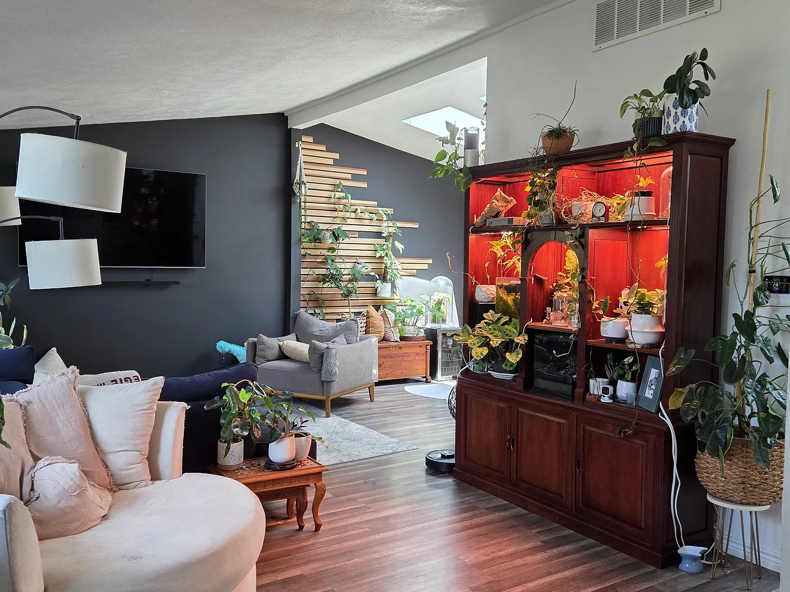 4 bed, 3.5 bath, 2020 sqft, $3,900 — Photo 2