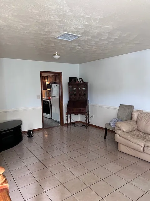 3 bed, 2.5 bath, 1480 sqft, $2,200 — Photo 2