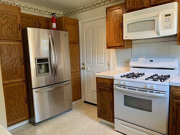 Refrigerator with surrounding pantry