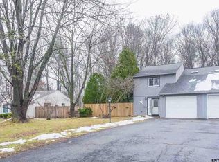 19B Woodcliffe Dr, Clifton Park, NY 12065