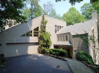 2032 Upper Lake Dr, Reston, VA 20191