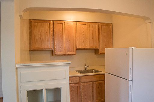 3rd image of 403 E Luray Ave APT 4