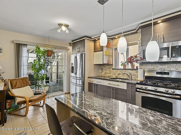 5th image of 40 Devens St Floor 2